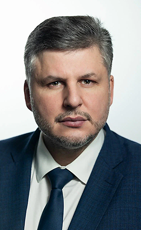 заместитель председателя Государственного фонда «Защитники Отечества» Усманов Сергей Валерьевич.